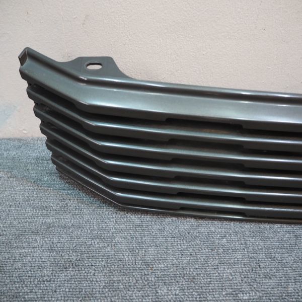 * stock disposal price * Noah Voxy AZR60G original front grille 53111-28290 pearl 042 (S1-578)
