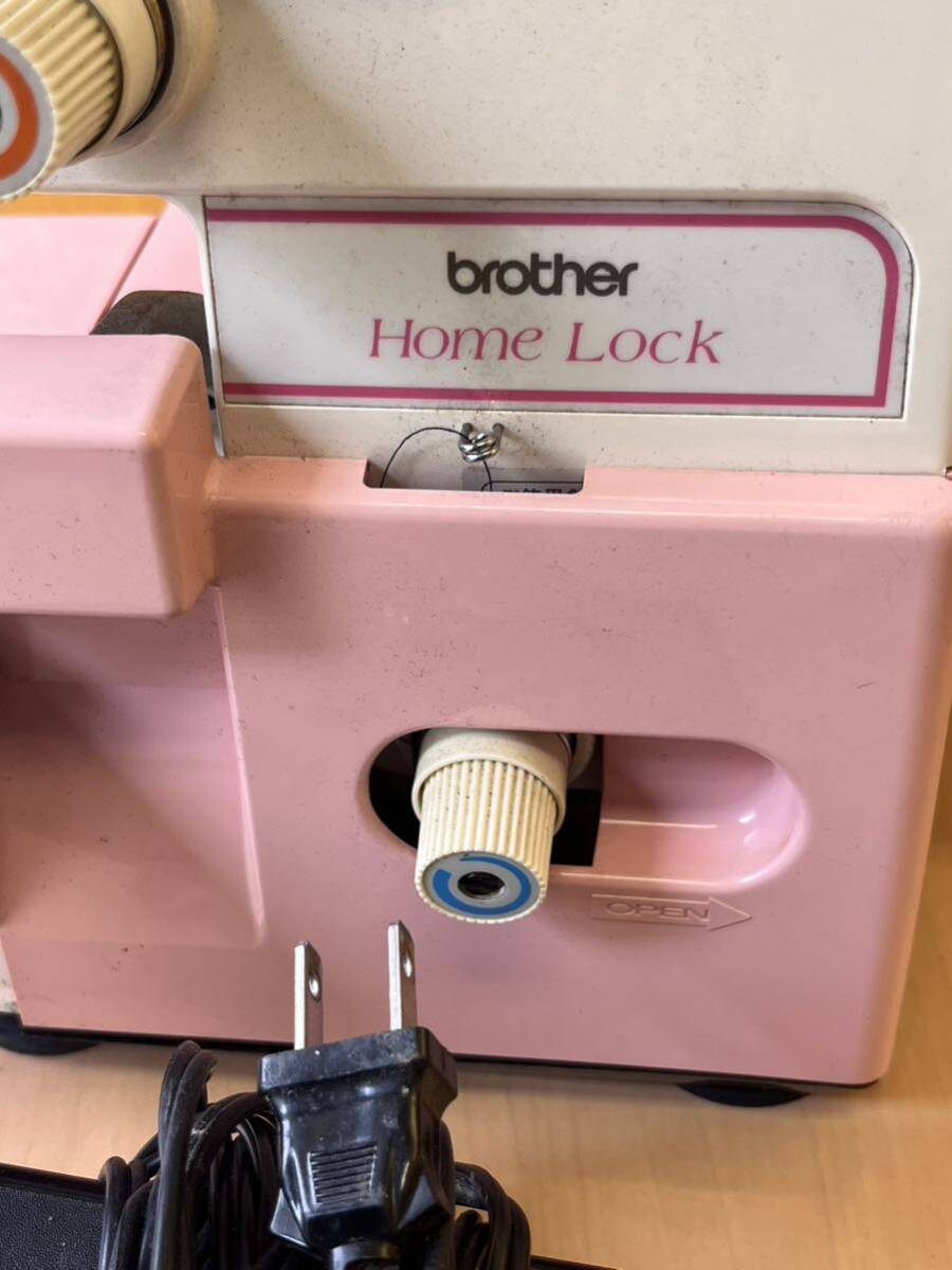 brother ブラザー ロックミシン TE4-B222 HOME LOCK フットコントロールー付き　動作確認済み　裁縫 手工芸 _画像2