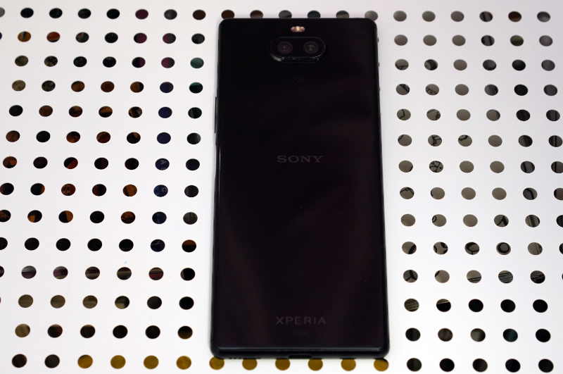 [美品] au SONY Xperia8 SOV42 黒 未使用 ACアダプター 未使用ヘッドフォンの画像3