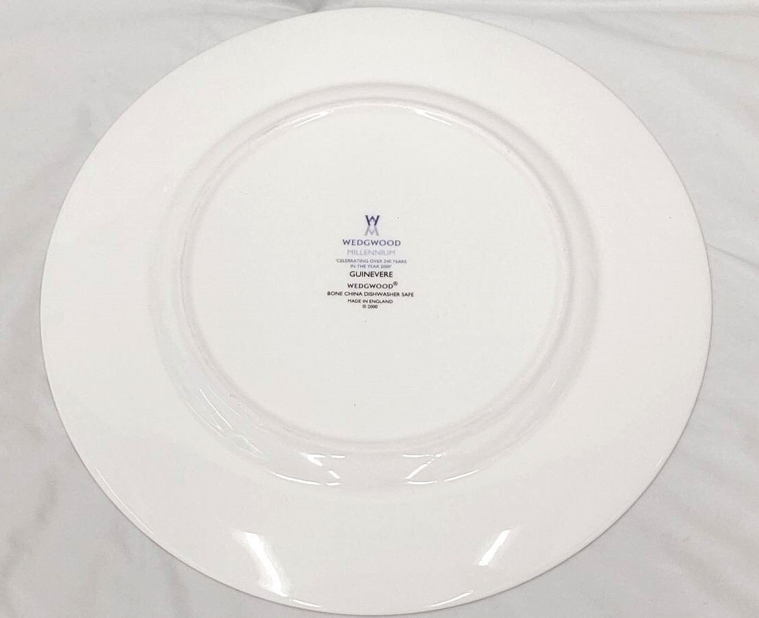 ＃6938A【2000年】ウェッジウッド WEDGWOOD 大皿27cm 中皿20cm ミレニアムプレート GUINEVERE プレート グィネヴィア 【2枚セット】の画像3