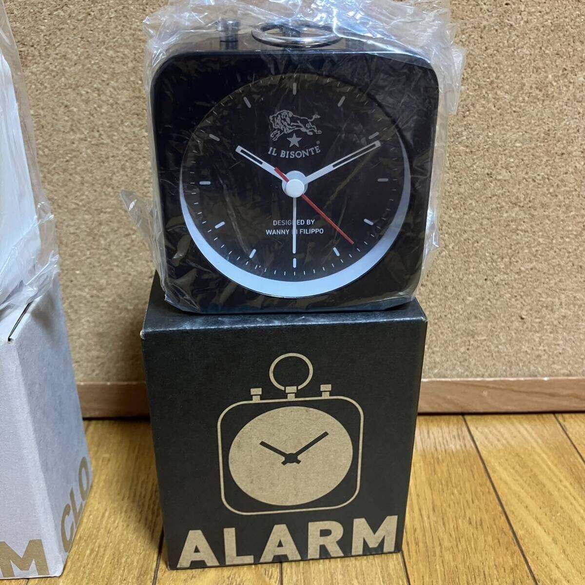 イルビゾンテ ノベルティ 非売品 置き時計 白・黒・マグカップ 3 イルビゾンテ ノベルティ 非売品 置き時計 白・黒・マグカップ 3