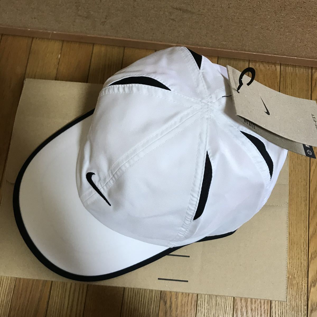 NIKE ナイキ ランニングキャップ　帽子　フェザーライト ホワイト 57-59 送料無料
