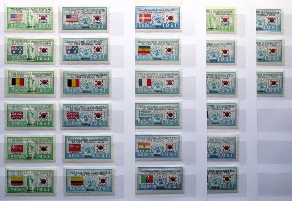 【稀少・韓国記念切手!!】⑲ 国連軍参戦・旗切手43種 未使用NH 型価83万Wonの画像1