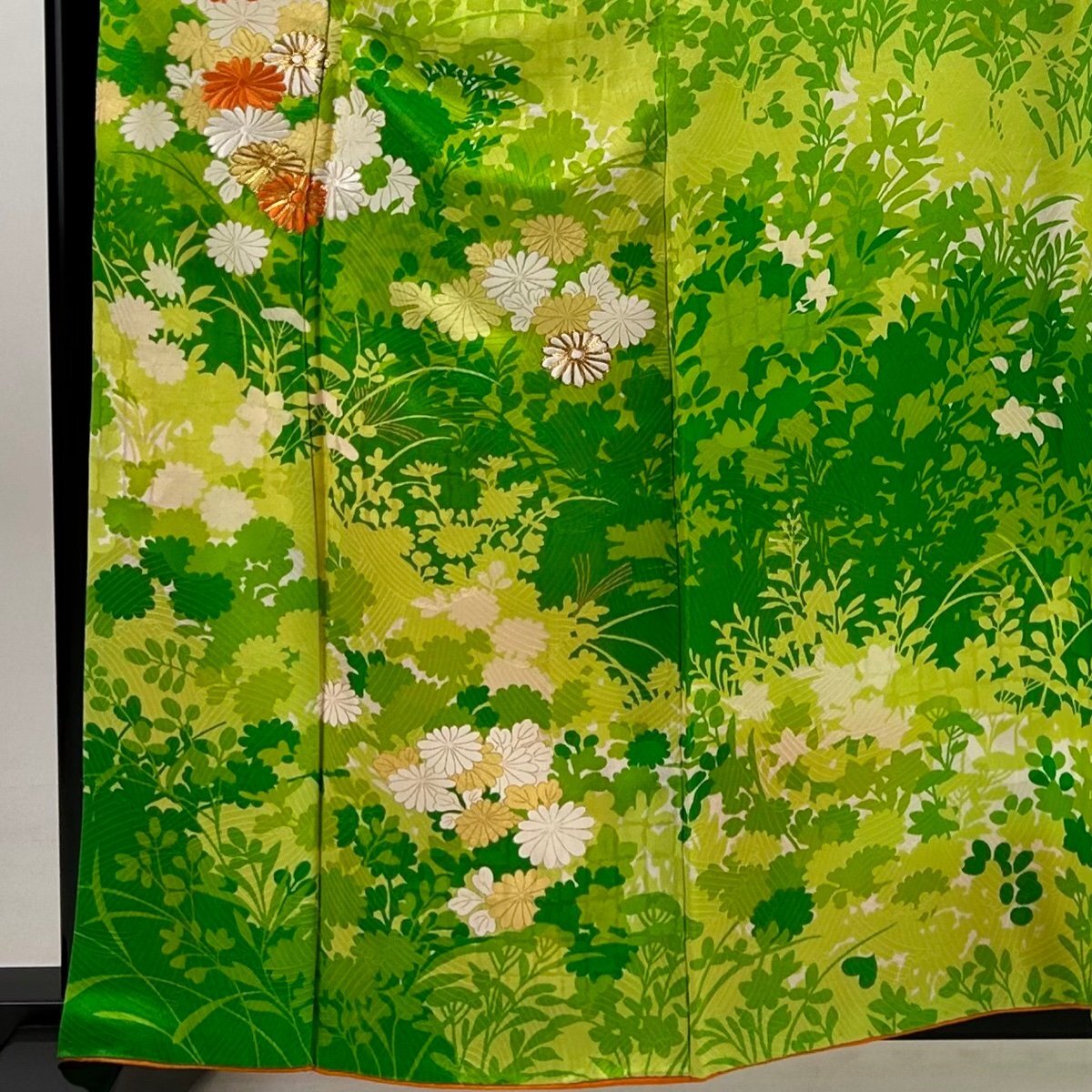 振袖 身丈159.5cm 裄丈65cm M 袷 菊 シルエット 刺繍 金糸 黄緑色 正絹 秀品 【中古】_バイセル 14087_2