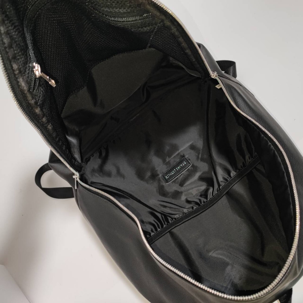 美品 超大容量 ビームス リュック シボ革 シュリンクレザー BEAMS バックパック ブラック 黒 ビジネスバッグ メンズ 仕事 A4可 肩掛け 鞄の画像10