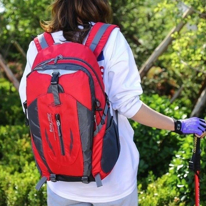 リュック　バックパック　リュックサック　レッド　撥水　軽　メッシュ　通気性　登山　アウトドア　旅行　ハイキング