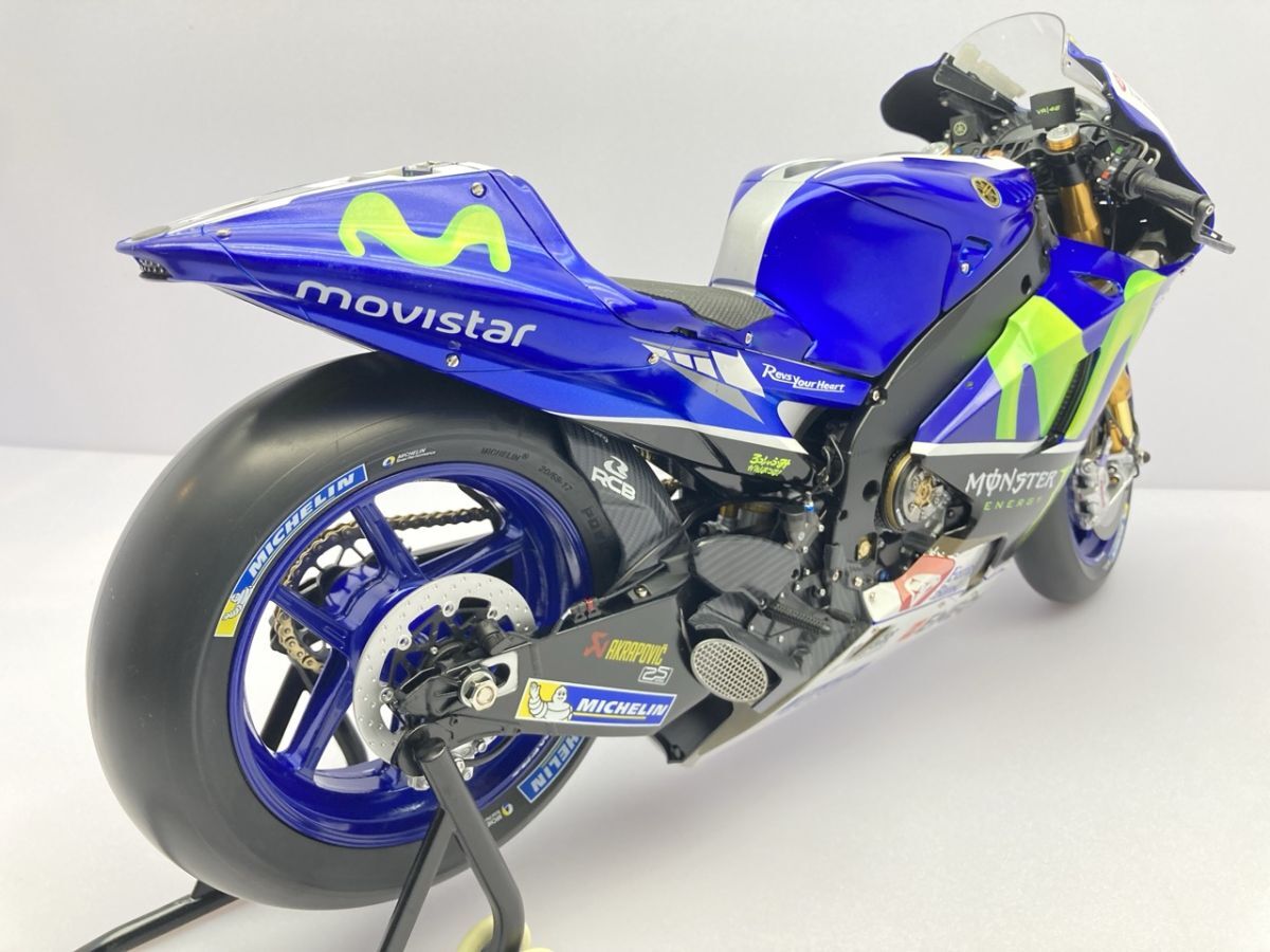 デアゴスティーニ 1/4 YAMAHA YZR-M1 バレンティーノロッシ モデル　完成品/ジャンク ※まとめて取引・同梱不可 [50-593]_画像2