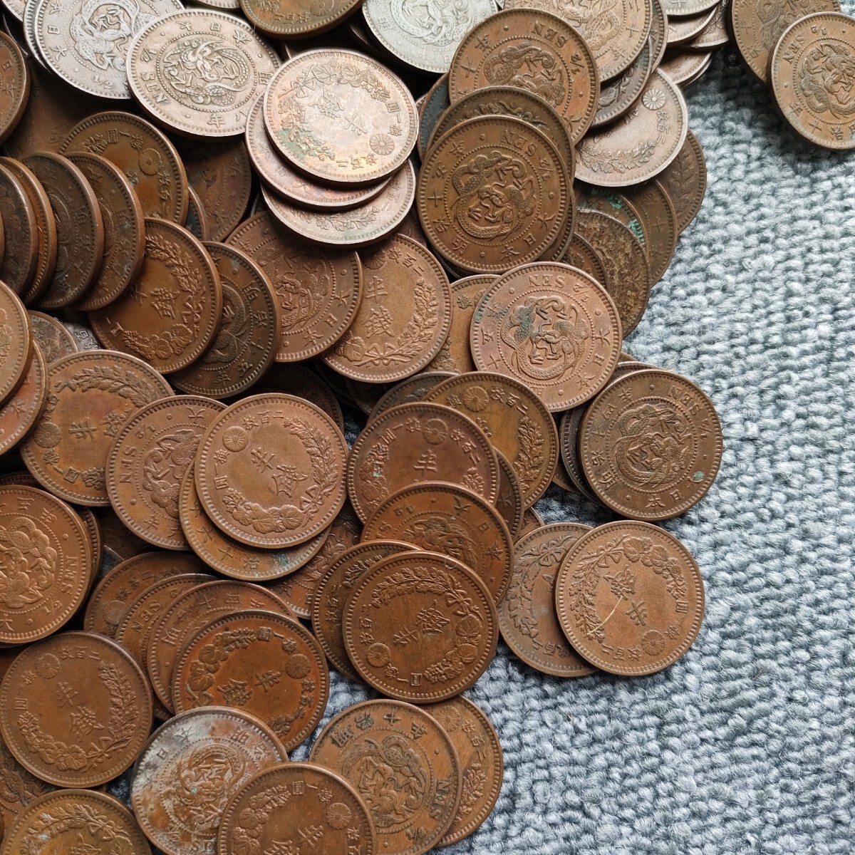20. 古銭 半銭銅貨 1.47kg まとめて 約413枚 未使用品多数 貨幣 硬貨 コインの画像5