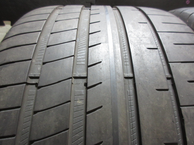 中古タイヤ　305/30R21　／　305/30ZR21　グッドイヤー　EAGLE F1　5～5.5ｍｍ　2本セット_画像2