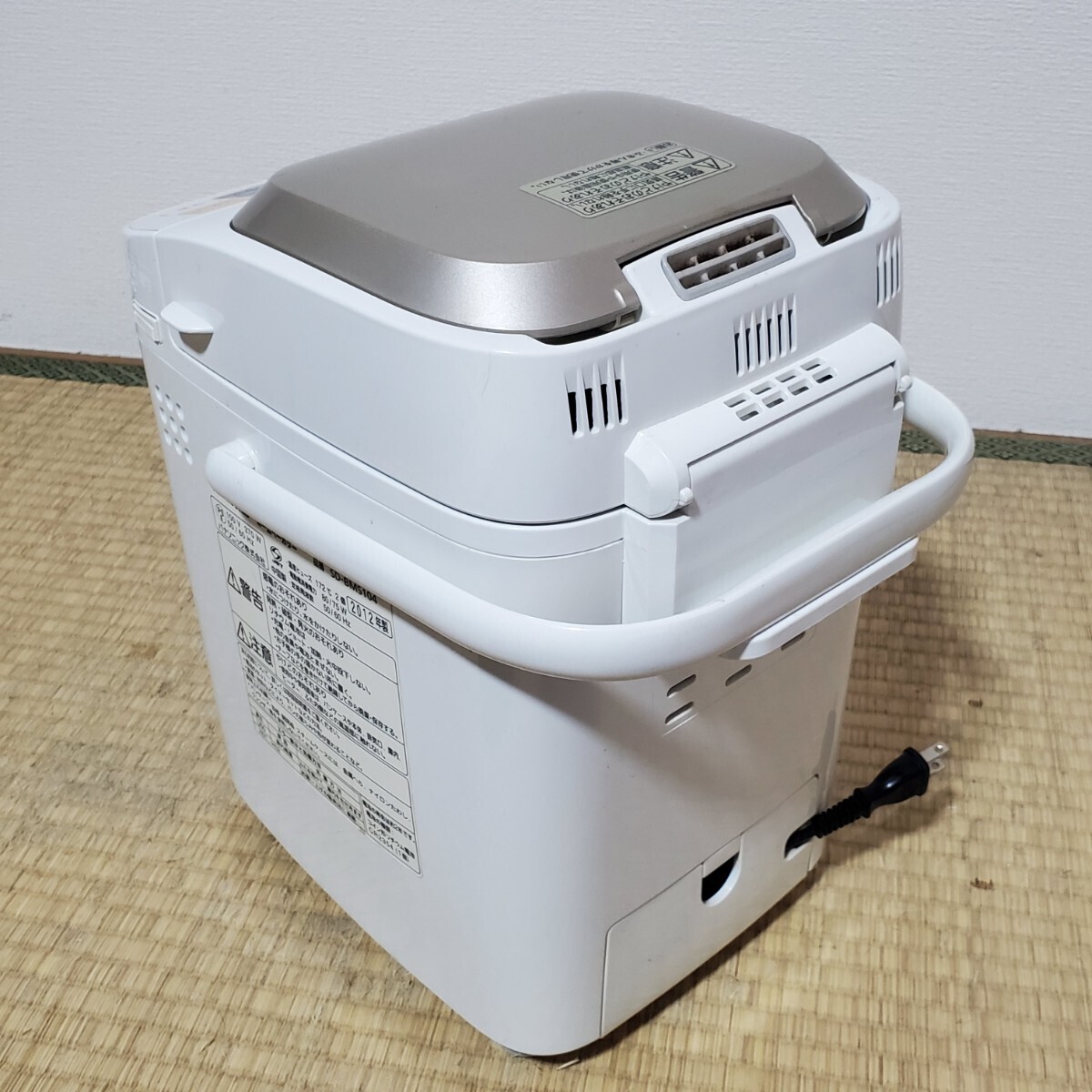 Panasonic パナソニック ホームベーカリー SD-BMS104 通電確認済み パン焼き器 パン もち ケーキ 調理機器 調理家電の画像9