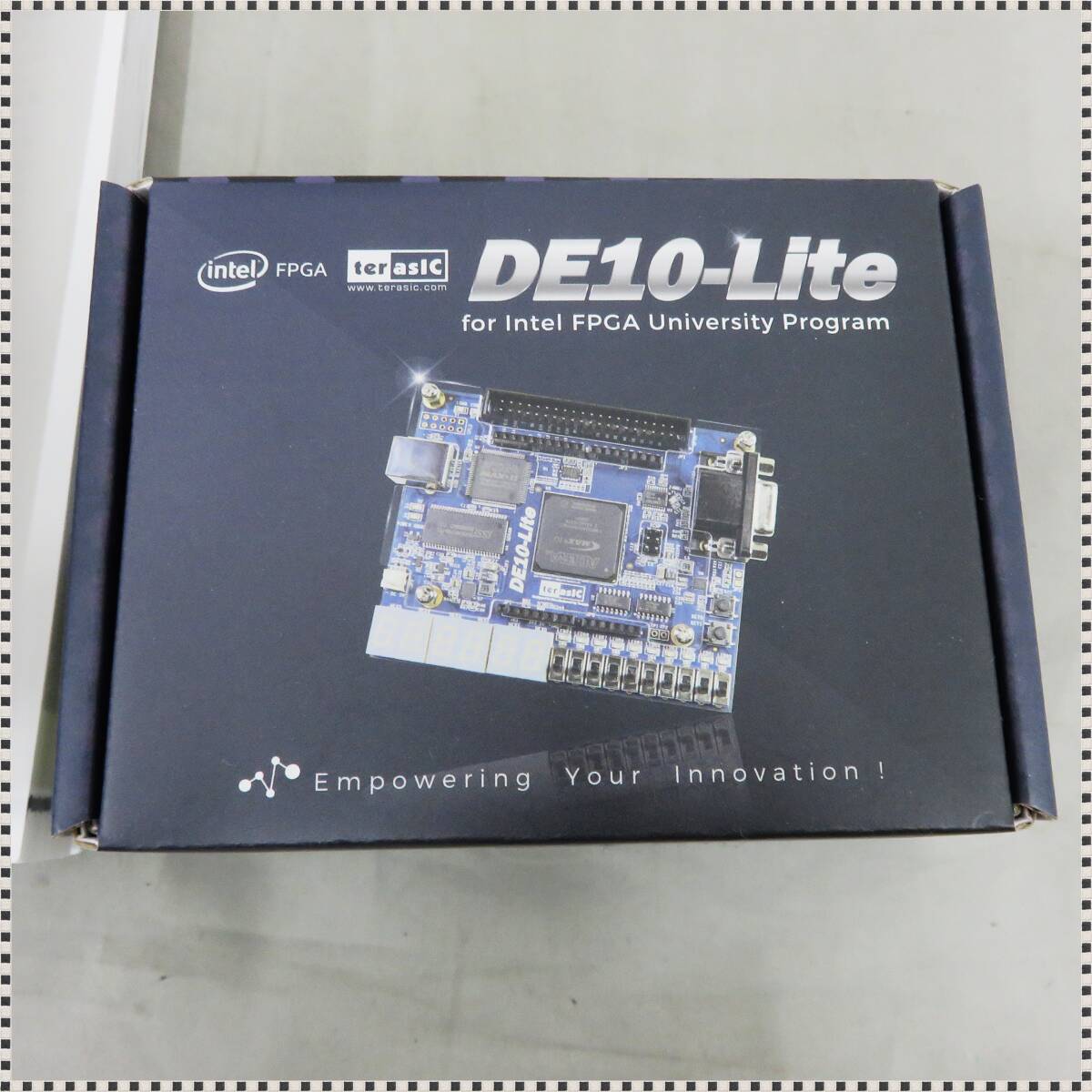 【 未開封 】 Terasil DE10-Lite INTEL MAX10 FPGA EVAL BORD CQ出版社 書籍付き HA041405の画像2