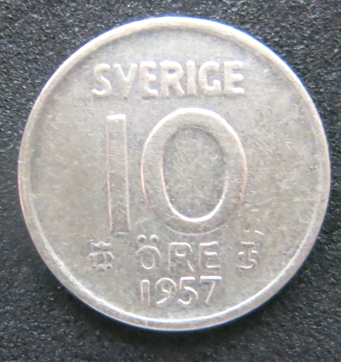 スウェーデン 10オーレ銀貨 1957年 の画像1