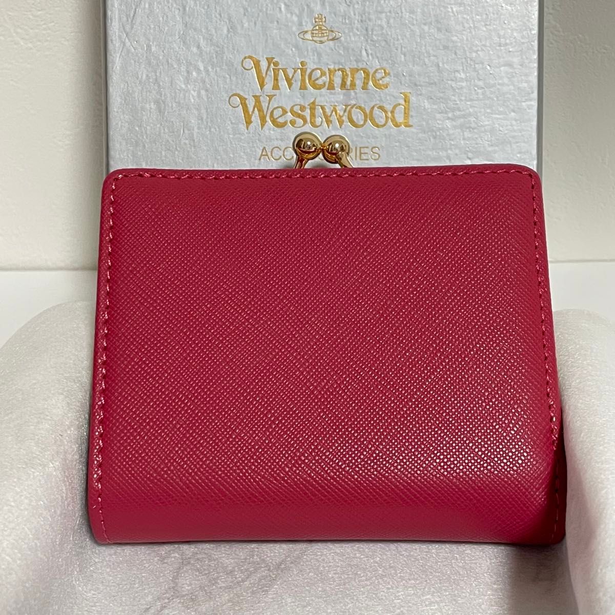 【現品限り】新品未使用品 Vivienne Westwood 二つ折り財布 レザー アウトレット品 がま口小銭入れ ピーチ