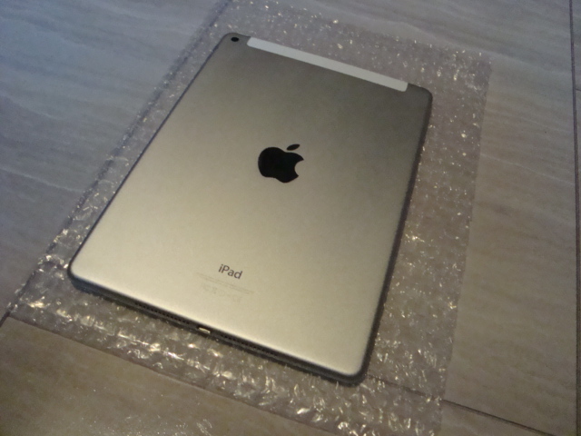 〔美品〕【 iPad Air 2 [Wi-Fi＋Cellularモデル] セルラー シルバー Apple 】＋ 即決おまけ 「新品 液晶保護フィルム」の画像1