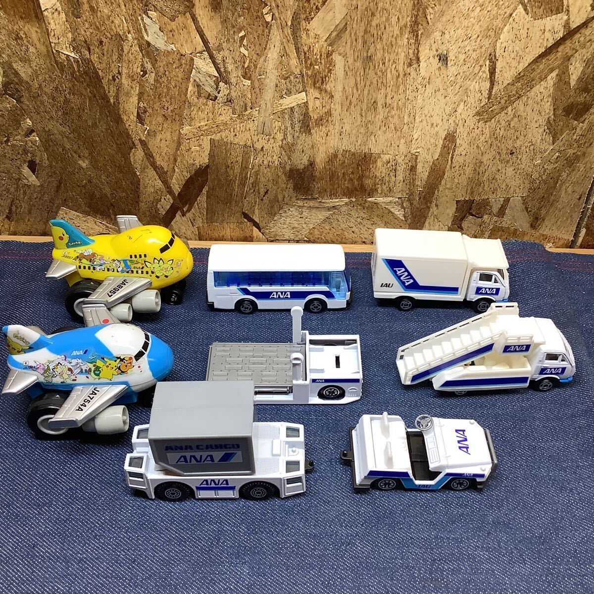 送料無料【Sて1342】ANA 空港セットANA アナ ダイキャスト エアポートセット エアバス おもちゃ模型の画像1