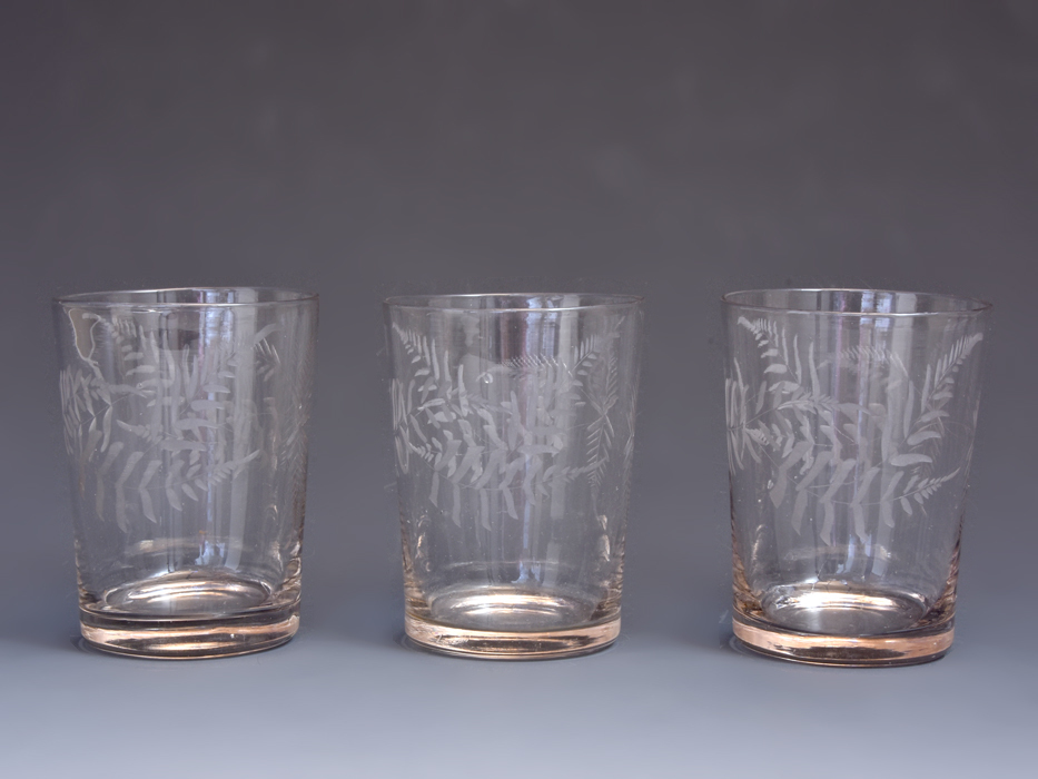 時代 レトロ ウランガラス 羊歯文 グラビュール タンブラー コップ ３客セット ガラス工芸 現代工芸 硝子 uranium glass　b8500t_画像3