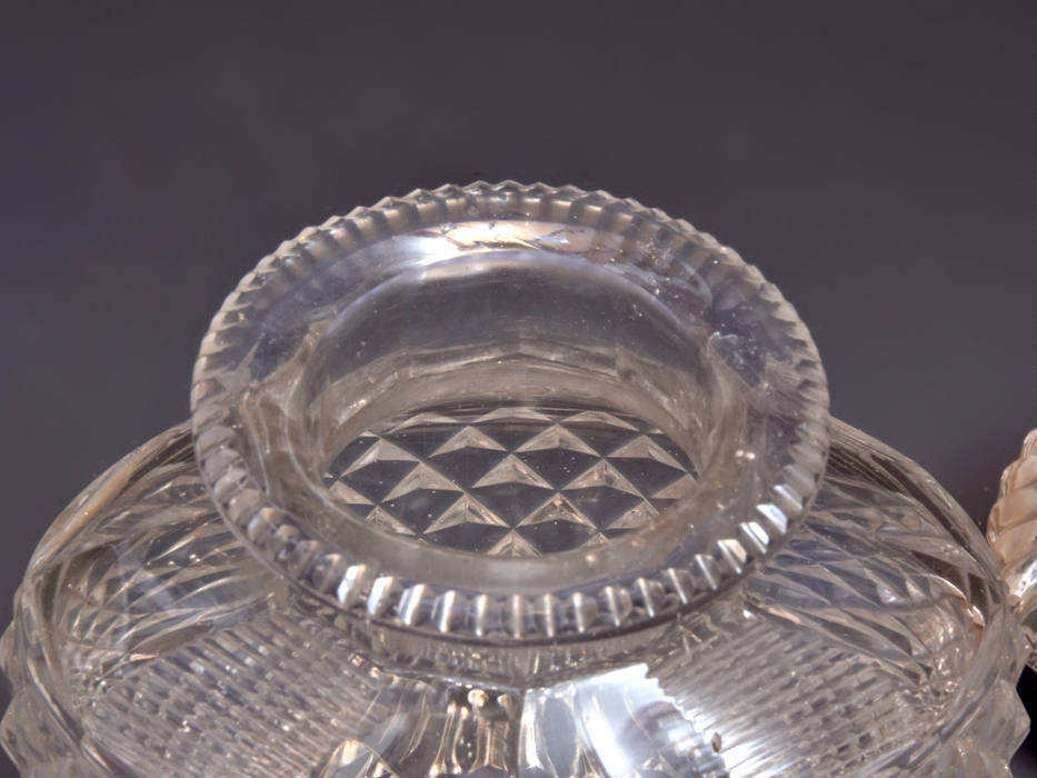 アンティーク ウランガラス ダイヤ柄 カット ガラス瓶 蓋付 一輪挿し ガラス工芸 uranium glass 硝子　b9305t_画像8