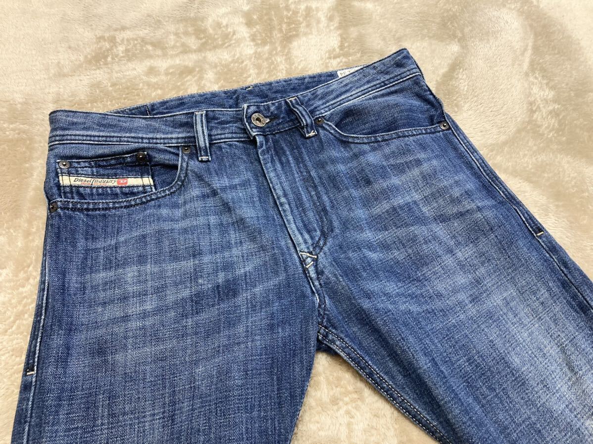 美品！定価3.3万円【DIESEL】ディーゼル「THANAZ WASH 0074G」スリムスキニー ヴィンテージ加工デニム ジーンズ 濃紺 W30_画像4