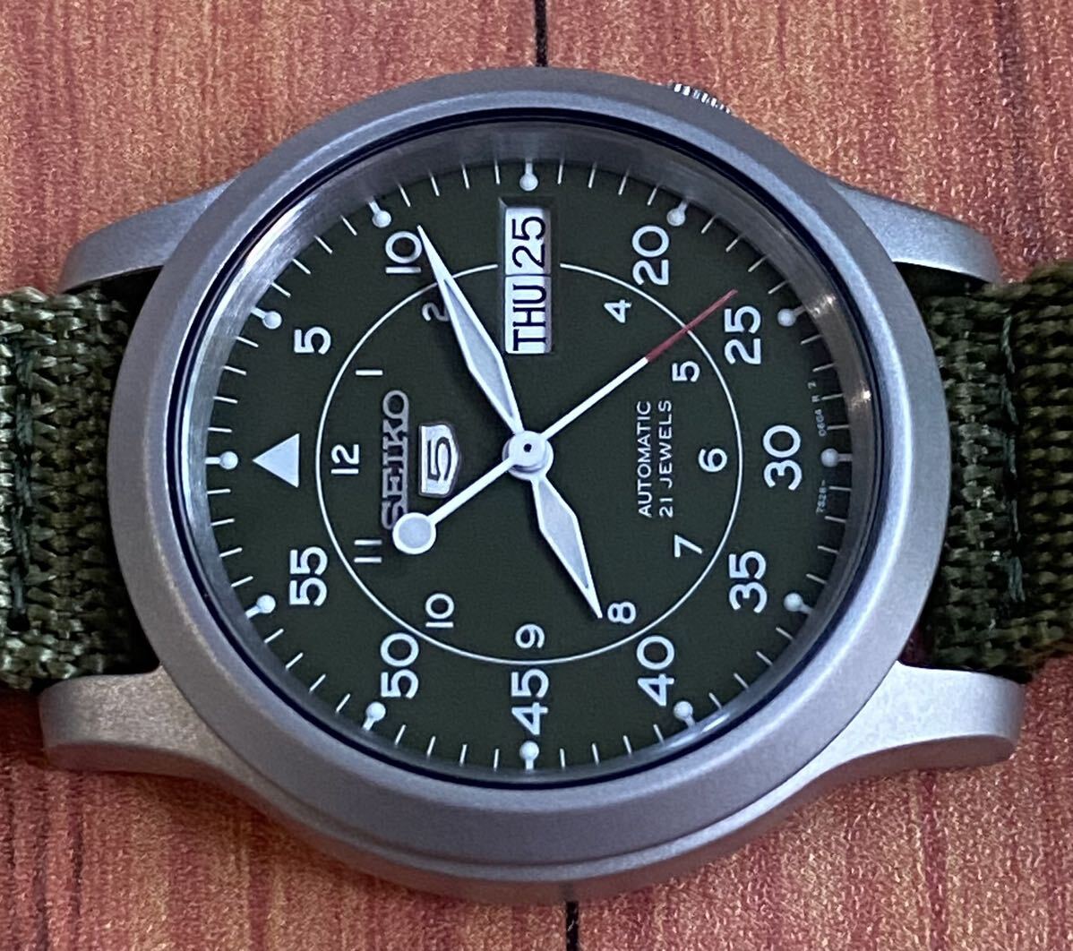 セイコー ミリタリーウォッチ 未使用 military watch SEIKO 5 インポート自動巻 automatic 7S26-02J0 裏スケルトン カーキ文字盤_画像6