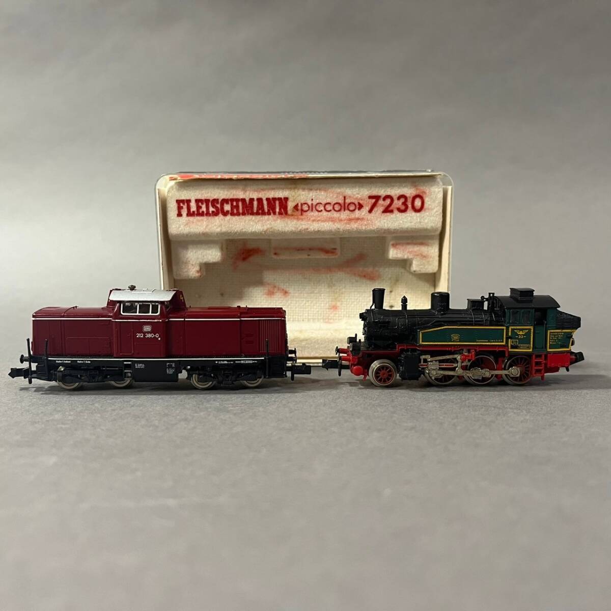 RS233 FLEISCHMANN Piccolo フライシュマン ピッコロ 7230と7030 車両 2点 まとめて Nゲージ 鉄道模型 蒸気機関車 ディーゼル機関車の画像1
