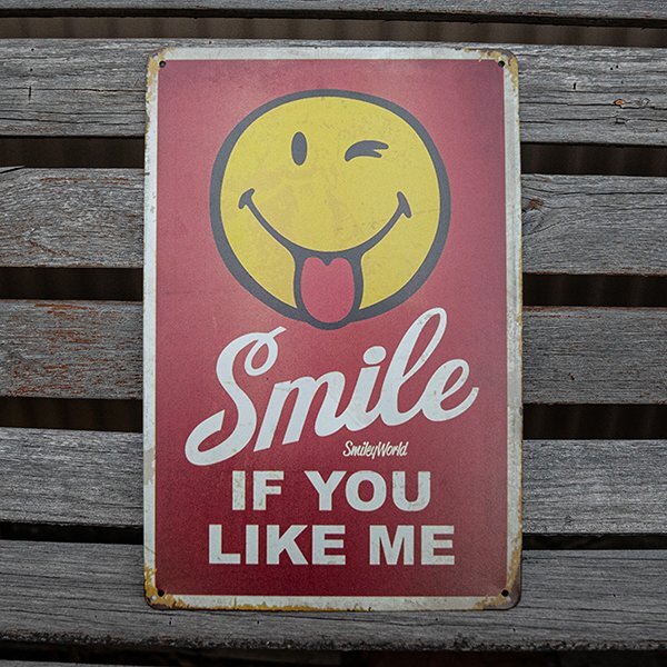 【ブリキ看板】スマイル Smile ニコちゃんマーク 看板 レトロ風 インテリア 店舗 カフェ 壁飾り 20cm×30㎝（送料無料）_画像3