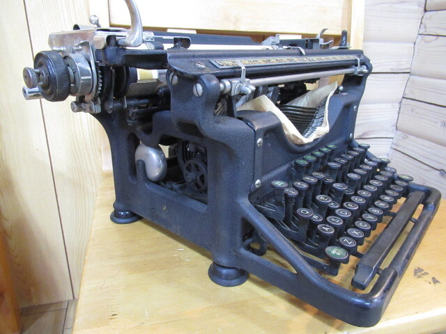 69213 UnderWood UNDERWOOD アンダーウッド製 タイプライター typewriter オブジェ アンテーク 譲渡・中古品 印字 年代物_画像3