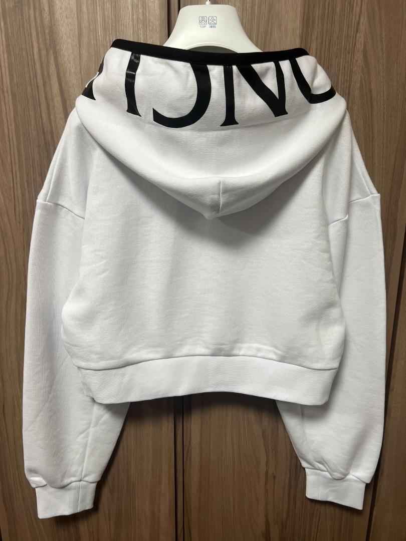 定価１１万円！！新品未使用タグ付き☆MONCLER Cropped sweatshirt Ladys Hoodie パーカー Mサイズ ホワイト色 白色 女性用モデル_画像3