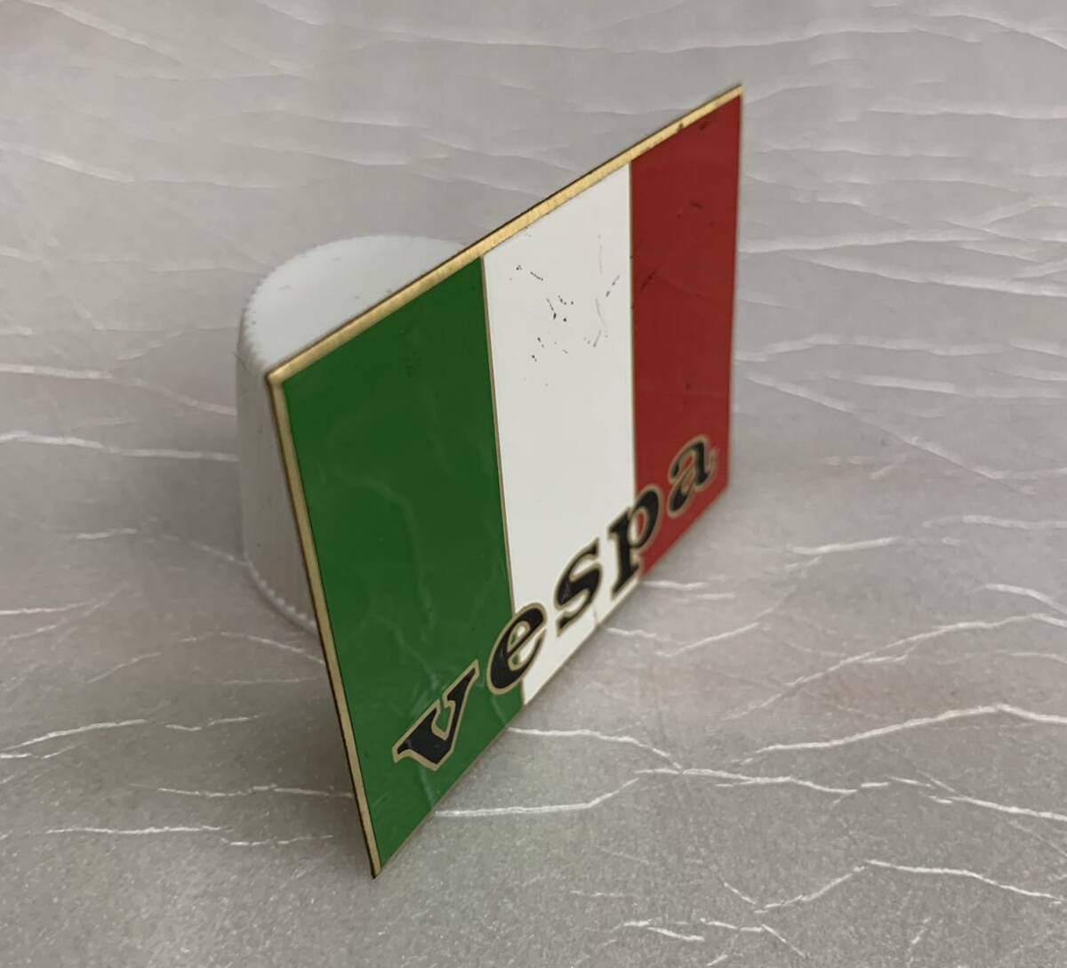 イタリア国旗 vespaロゴ入り 金属製ステッカー・エンブレムの画像3
