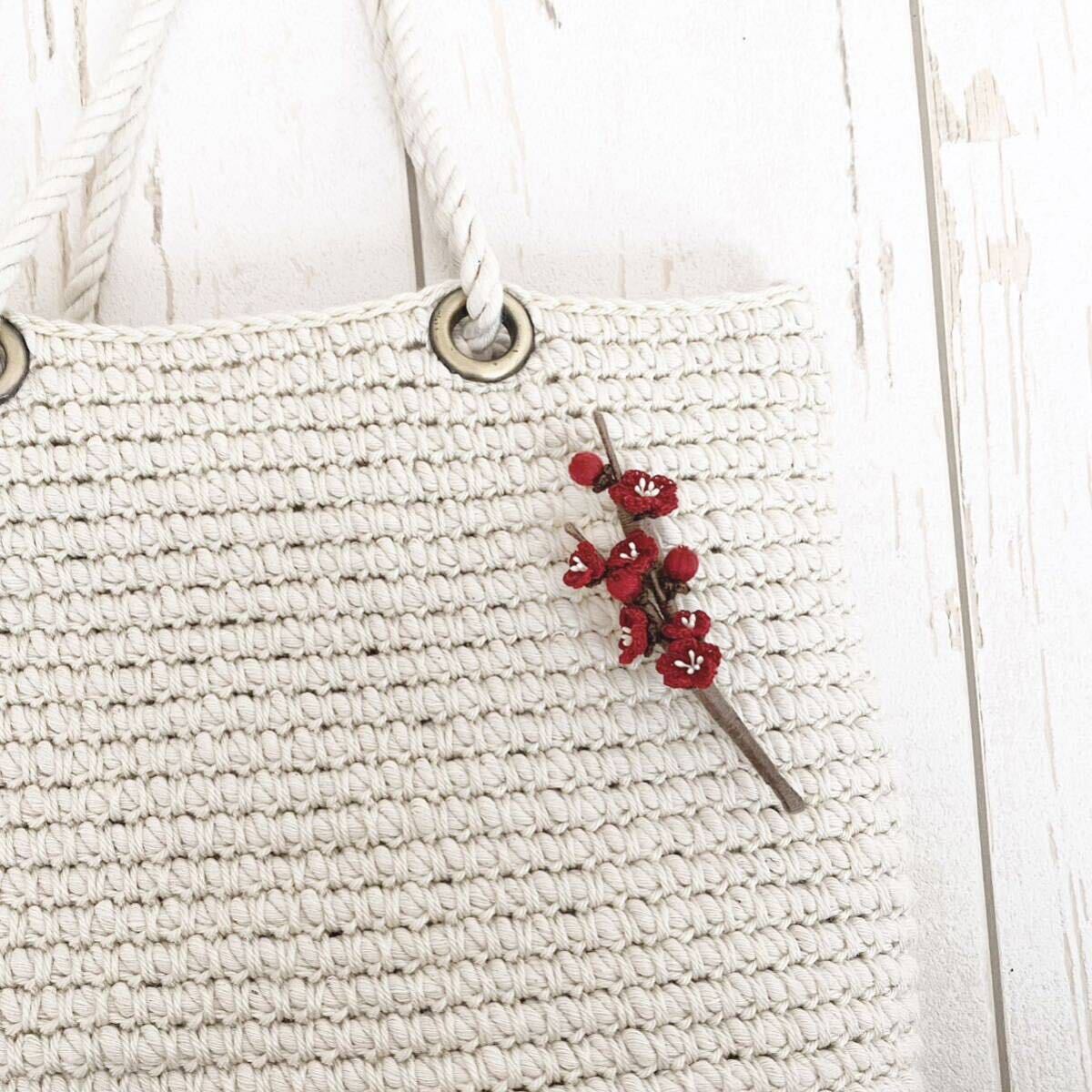 A 梅の花の編み物ブローチ レース編み かぎ針編み ハンドメイド 枯れない花 プレゼント コサージュ あみぐるみ の画像4