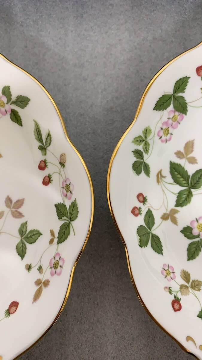 A1145→WEDGWOOD ウェッジウッド ワイルドストロベリー プレート ２個 未使用 食器 お皿 苺柄 Wild Strawberry　元箱_画像3