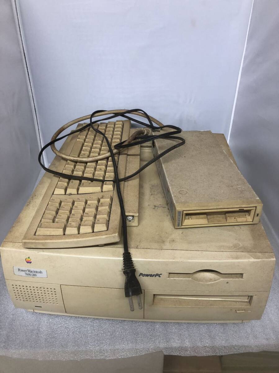 ３F1007→Apple PowerMacintosh 7600/200 ★ Mac ★通電確認 本体のみ　ジャンク品_画像1