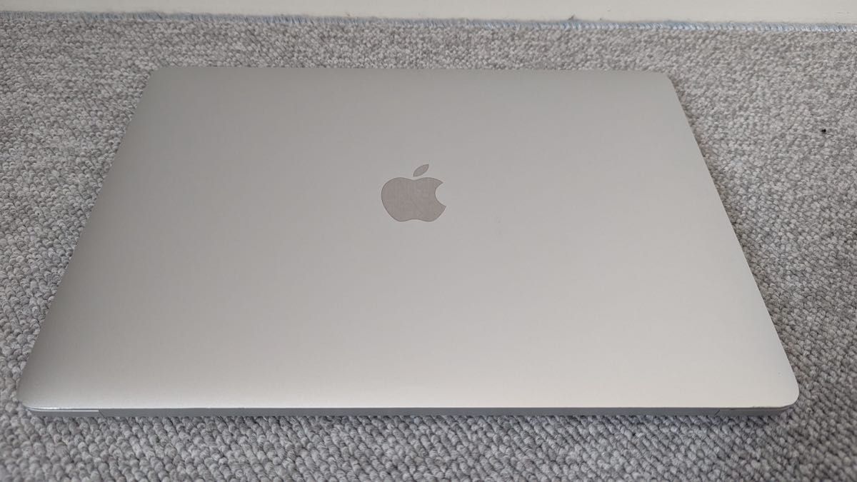 MacBook Pro 2017 Touch Barモデル 8/256 シルバー