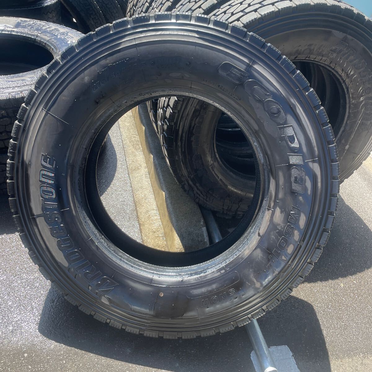 275/80R22.5 . 中古地山 ブリヂストン MIXタイヤ 製造年式:2022年UP 激安美品 6本セット：125000円の画像9