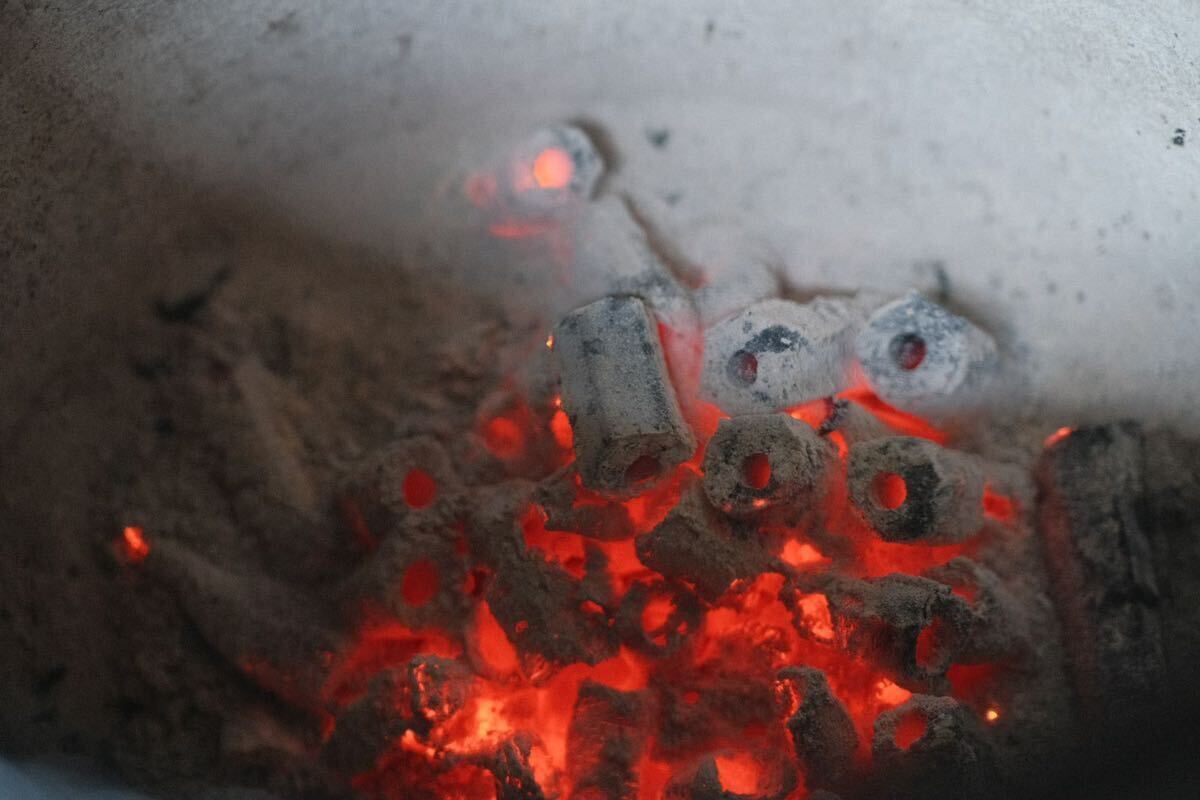 屋外バーベキュー用特選炭、火持ちが良い、オガ備長炭 20kg (10kg/1箱)インドネシア産 、バーベキュー用炭. 