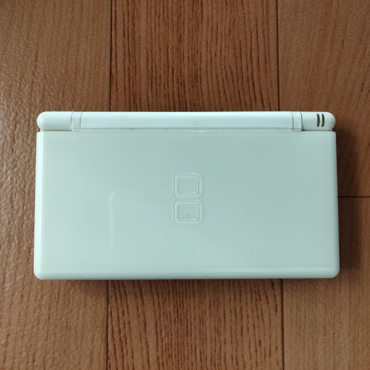 任天堂 ニンテンドーDS Lite 本体のみ USG-001 クリスタルホワイト ジャンク Nintendo Crystal Whiteの画像1
