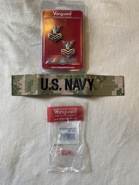 ☆US NAVY放出品,未使用品 VANGUARD ピンバッチ　鷲　+ US NAVY TAPE（WOODLAND AND DIG EMB)　アメリカ海軍　MEDE IN USA