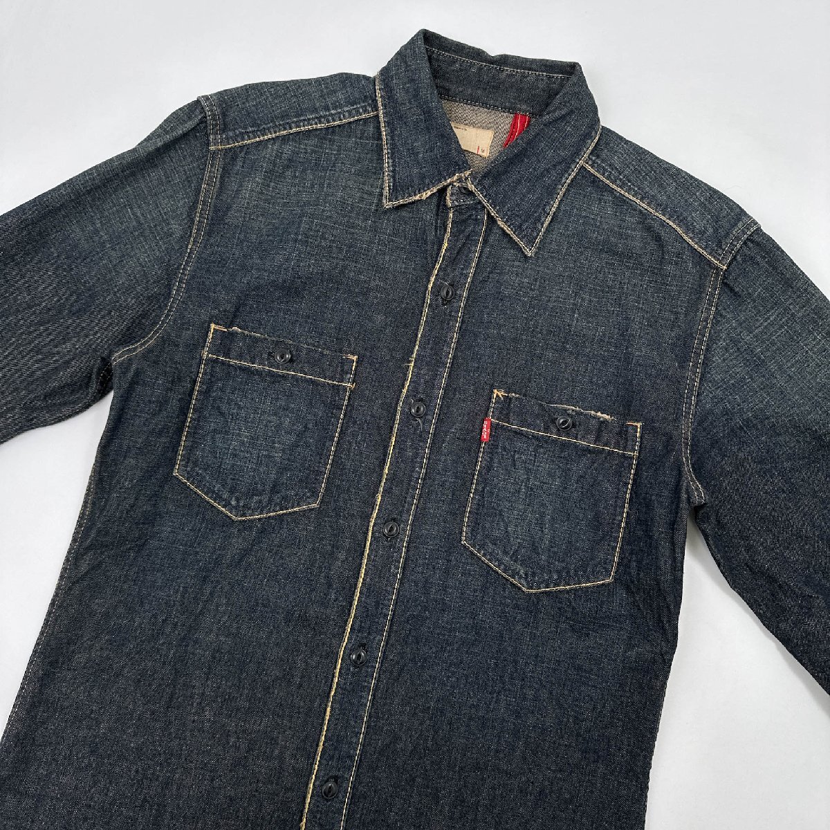 Levi's リーバイス red loop ダメージ加工 長袖 デニムシャツ ウエスタンシャツ M/アメカジ/ワーク/猫目ボタン/リベット付きの画像2