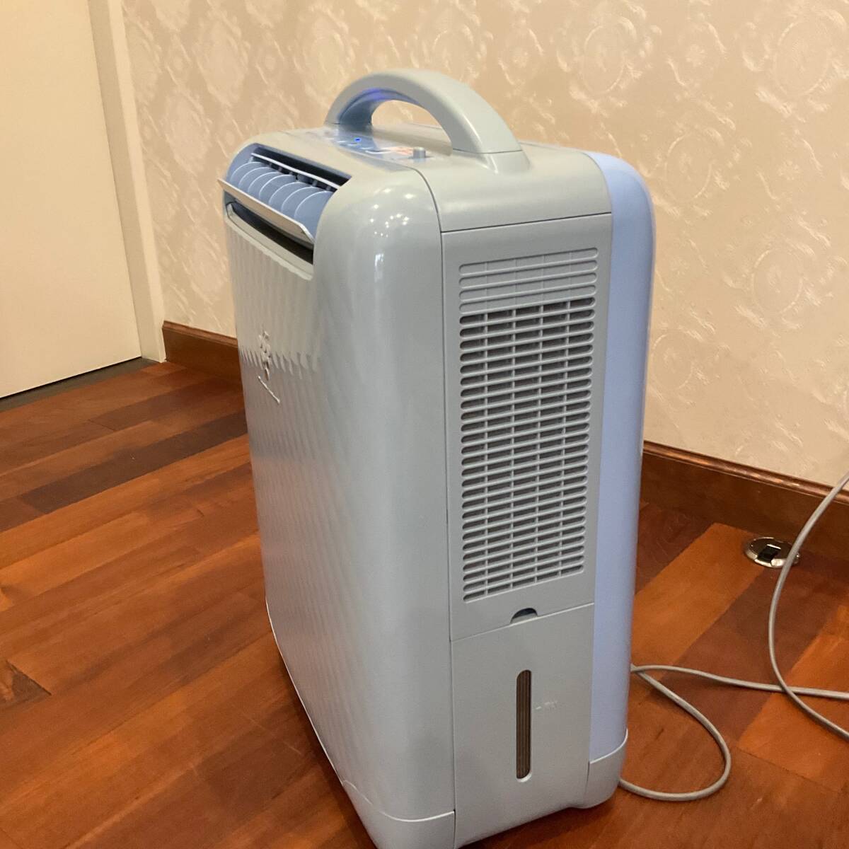  operation verification settled SHARP sharp CV-Y100-A "plasma cluster" clothes dry dehumidifier & cold manner function blue 