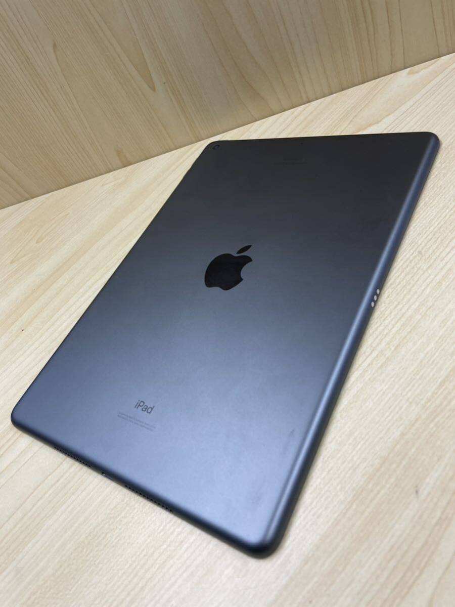 （Z74）Apple iPad 第8世代 10.2インチ Wi-Fi 128GB A2270 PYLD2J/A スペースグレイ タブレット 本体_画像2