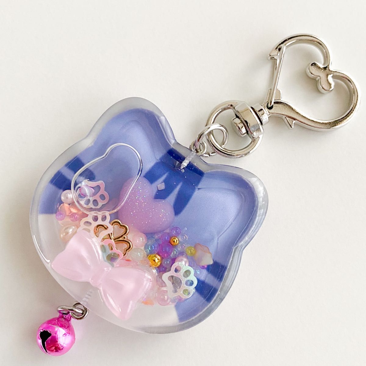 ハンドメイド】 レジン シェイカー キーホルダー ねこ 猫 ハンドメイド】 レジン シェイカー キーホルダー ねこ 猫