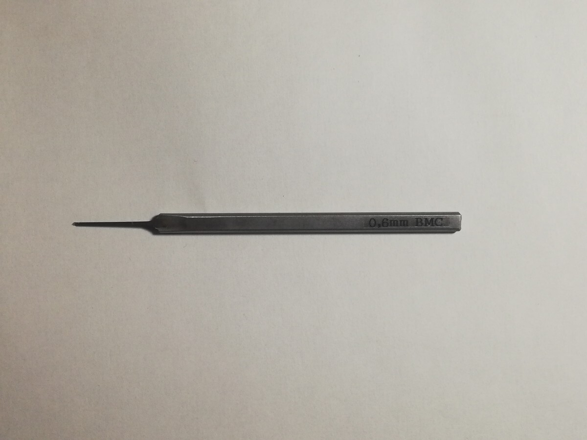 スジボリ堂 BMCタガネ 幅0.6mm プラモデル用工具の画像1