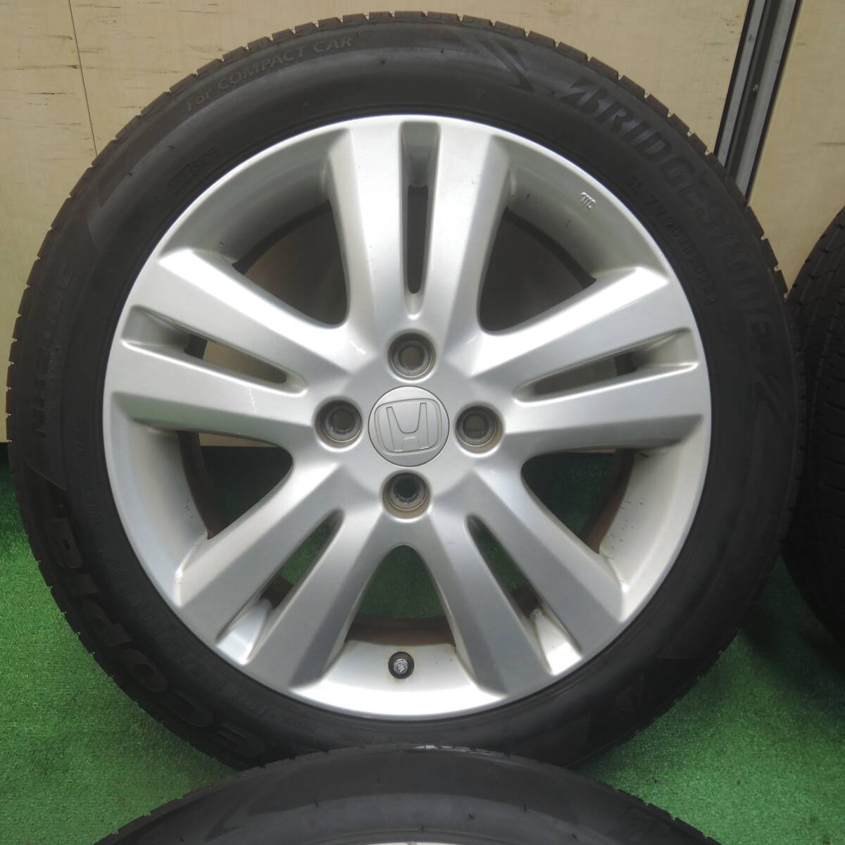 *送料無料* バリ溝！22年！9.5分★ホンダ フィット 純正 185/55R16 ブリヂストン エコピア NH200C 16インチ PCD100/4H★4033002SYノの画像2