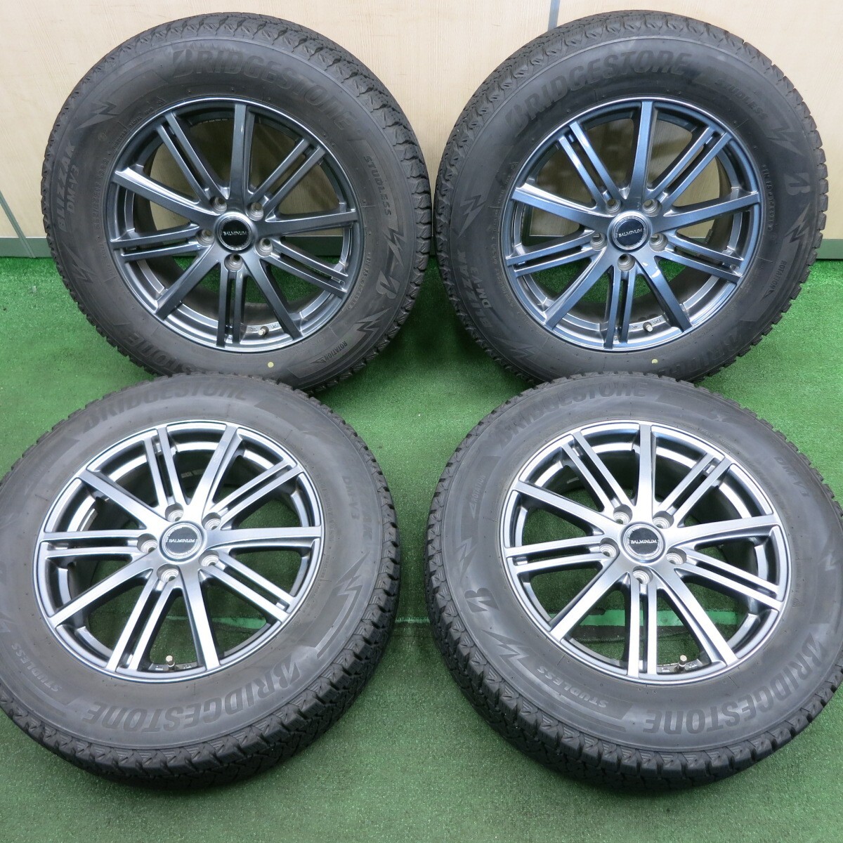 *送料無料* バリ溝！キレイ！9.5分★スタッドレス 225/65R17 ブリヂストン ブリザック DM-V2 BALMINUM バルミナ PCD114.3/5H★4033003NJス_画像1