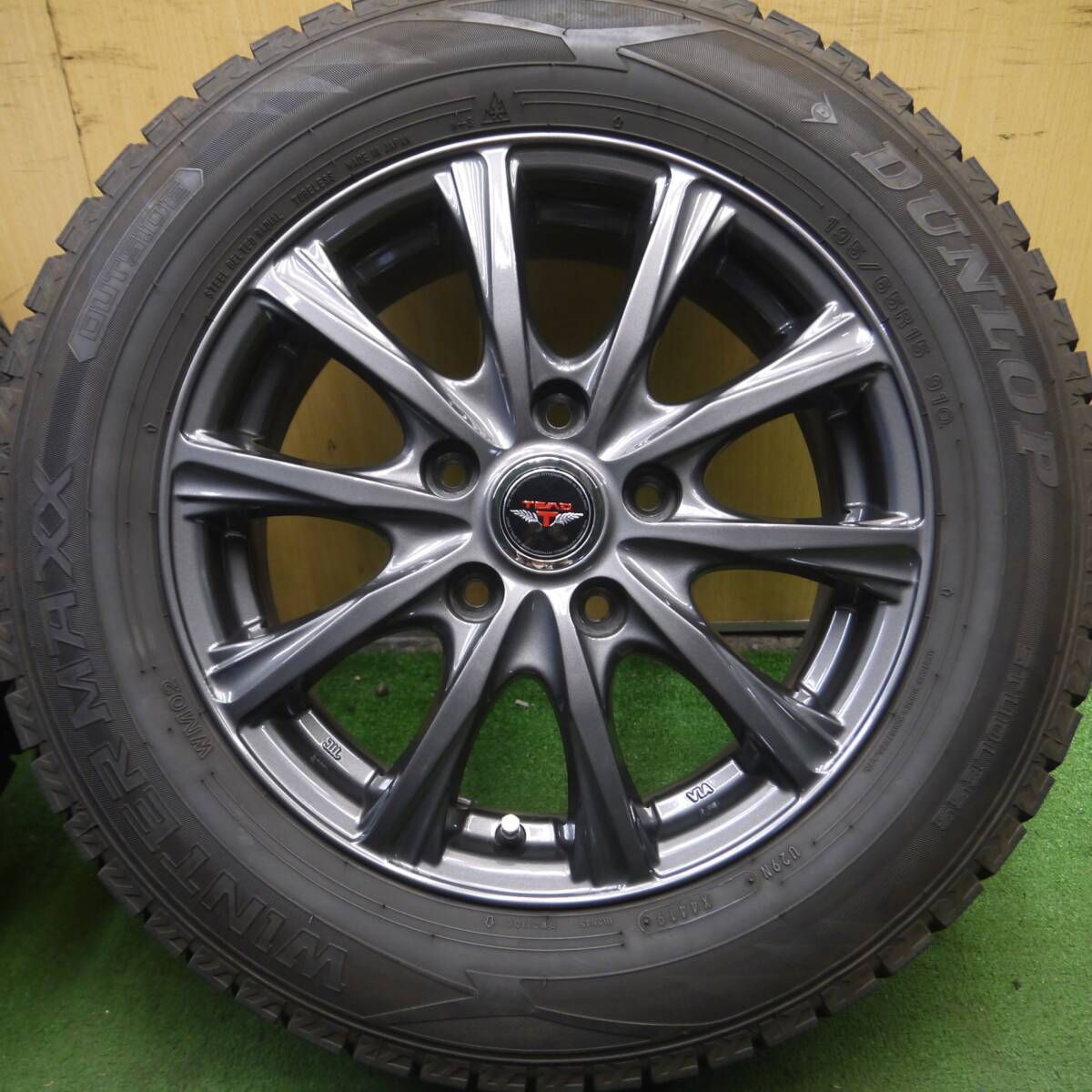 *送料無料* バリ溝！キレイ！9分★スタッドレス 195/65R15 ダンロップ ウインターマックス WM02 TEAD テッド PCD114.3/5H★4040112Hス_画像3