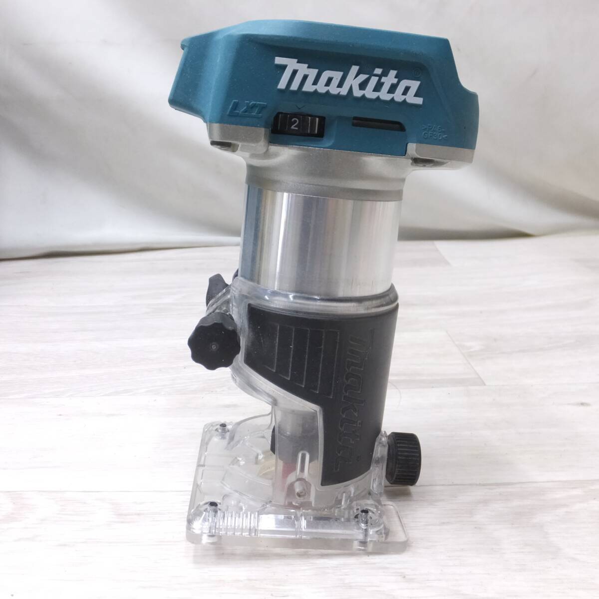 [送料無料] キレイ◆makita マキタ 充電式トリマ RT50D 18V バッテリー 充電器付き 電動工具◆_画像3