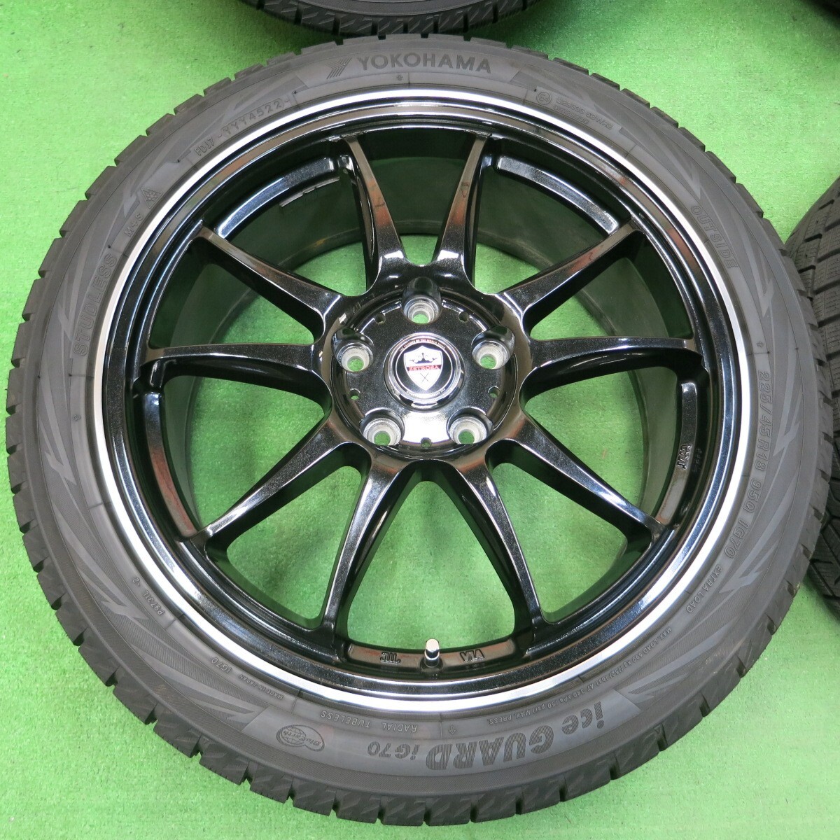 *送料無料* 超バリ溝 22年 綺麗 ほぼ10分★スタッドレス 225/45R18 ヨコハマ アイスガード iG70 ESTROSA PCD114.3/5H★4041309イス_画像5