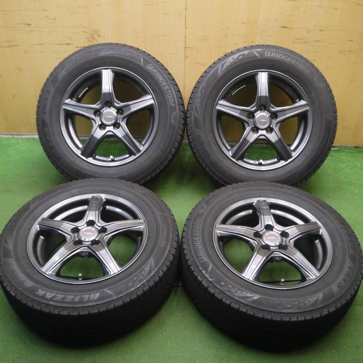 *送料無料* バリ溝！21年！綺麗！9.5分★プリウス等 195/65R15 スタッドレス ブリヂストン ブリザック VRX3 TOPRUN PCD100/5H★4042408Hス_画像1