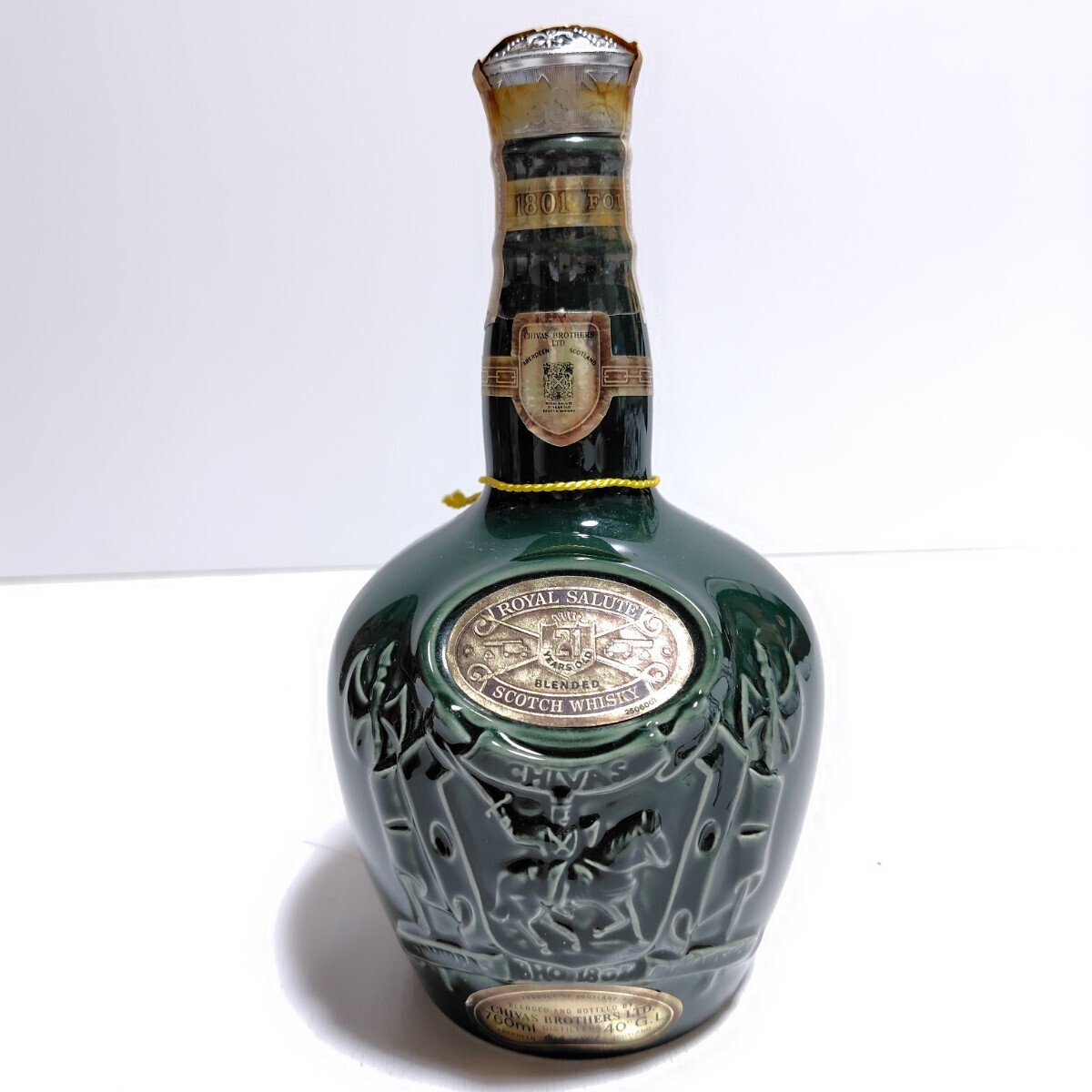 空き瓶　陶器　緑　青　シーバス　ロイヤルサルート　21年 _画像3