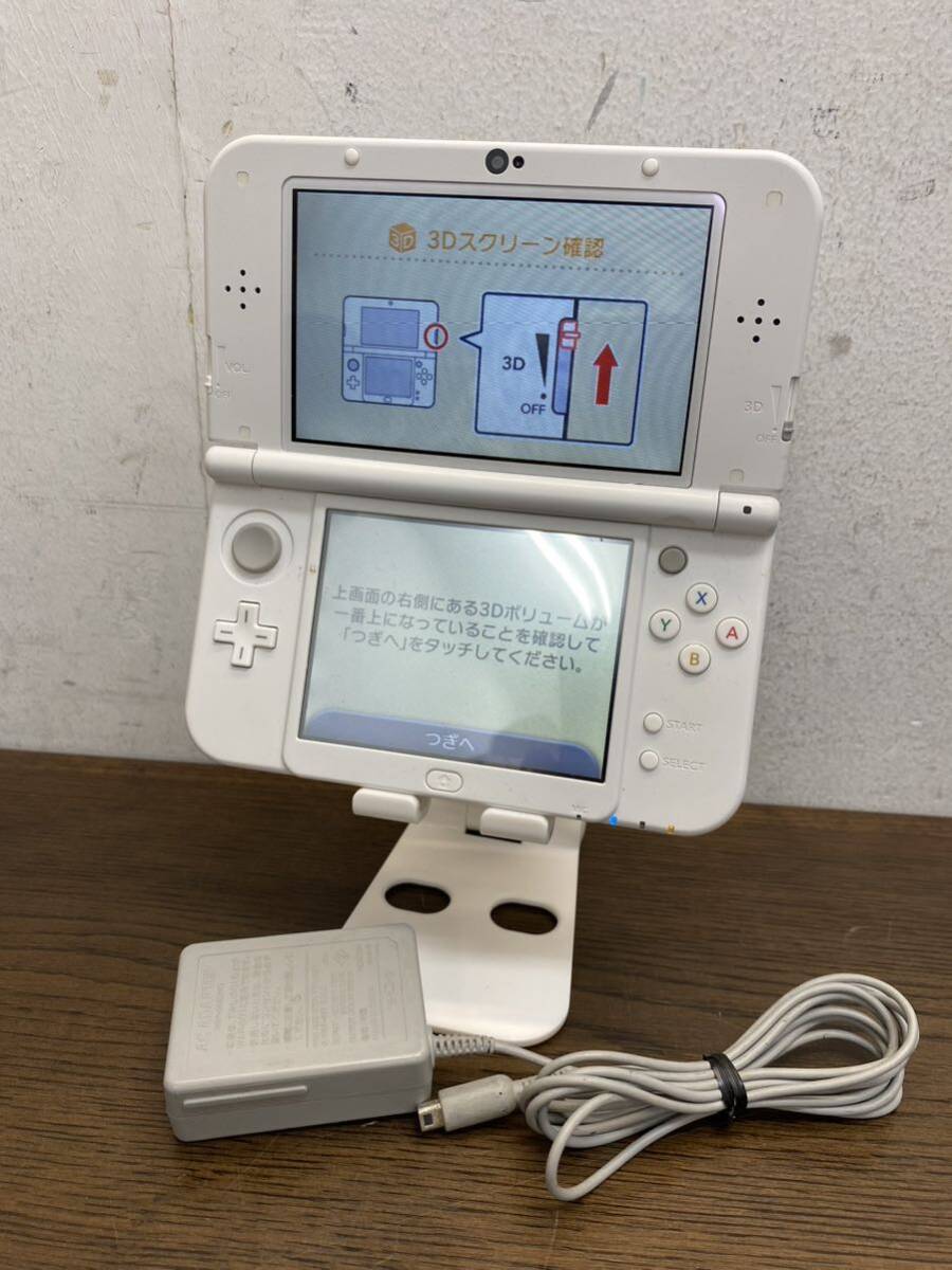 I★ 初期化済 任天堂 Nintendo ニンテンドー NEW 3DSLL ホワイト 本体 充電器 セットの画像1