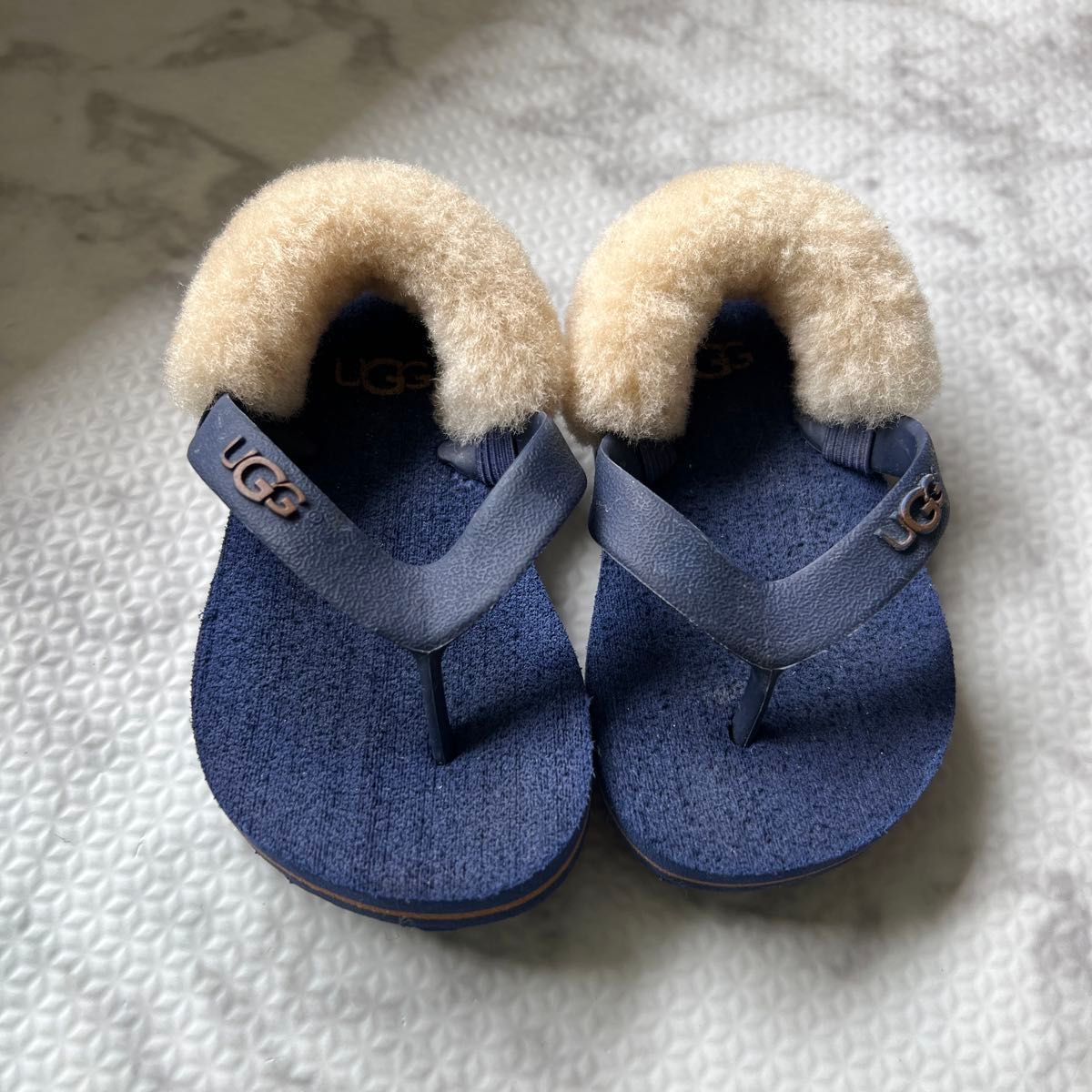 UGG アグ　キッズ　ビーチサンダル　US4